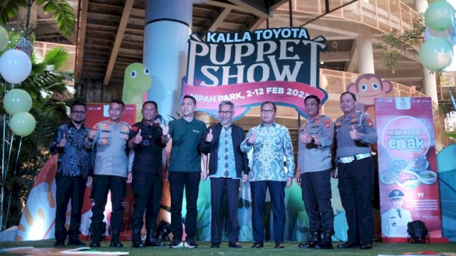 Wali Kota Makassar, Moh. Ramdhan Pomanto membuka secara resmi Puppet Show yang digelar oleh Kalla Toyota di Nipah Mall, Kamis (2/02/2023).