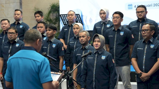  Indira Yusuf Ismail saat didaulat memimpin Persatuan Bola Basket Seluruh Indonesia (PERBASI) Kota Makassar sebagai ketua untuk masa bakti 2022-2026 oleh Ketua Umum Pengurus Pusat (PP) PERBASI Danny Kosasih, di DP Hall, Jalan Amirullah, Sabtu (4/02/2023).