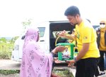 Ketua KONI Parepare Zulham Arief Serahkan Paket Bantuan ke Korban Banjir