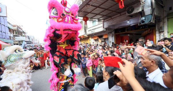 Ribuan Warga Padati Area Pegelaran Karnaval Budaya Jappa Jokka Cap Go Meh 