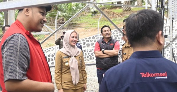 Bupati Indah Resmikan BTS, Dua Desa di Luwu Utara Kini Bisa Nikmati Internet