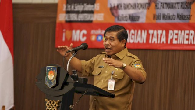 Direktur Evaluasi Kinerja dan Peningkatan Kapasitas Daerah (EKPKD) Ditjen Otonomi Daerah Kementerian Dalam Negeri (Kemendagri) RI Deddy Winarwan saat Bimtek Penyusunan LPPD 2022 Kota Makassar, di Hotel The Acacia Jakarta, Selasa (7/02/2023). (foto: Pemkot Makassar)