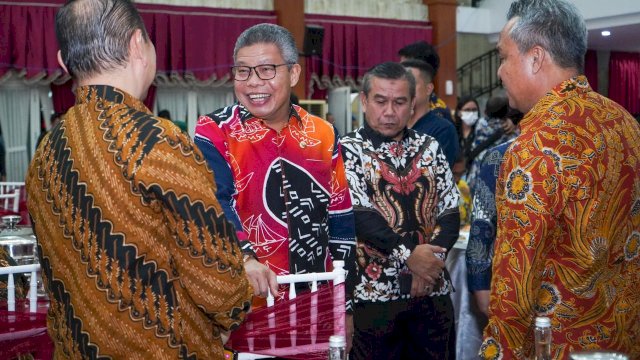 Wali Kota Parepare, Taufan Pawe (TP) saat menghadiri Malam Pisah Sambut Kepala Kejaksaan Tinggi Sulsel dari Febrytrianto kepada Leonard Eben Ezer Simanjuntak di Baruga Karaeng Pattingalloang, Rabu, 8 Februari 2023.