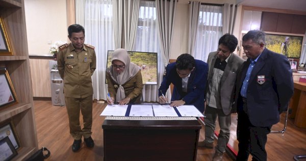 Pemkab Lutra Teken Kerja Sama dengan Unibos di Bidang Pendidikan dan Penelitian