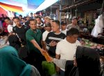 Gubernur Sulsel Borong Dagangan di Pasar Sentral Malino