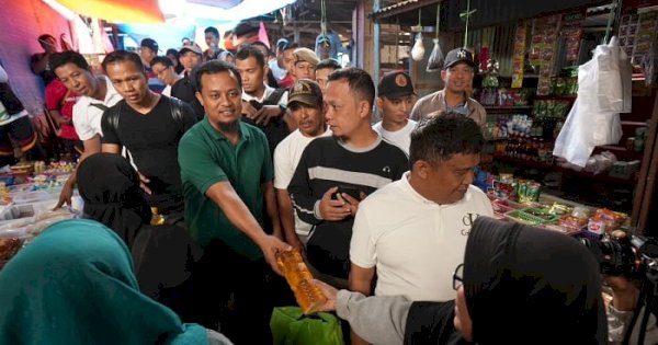 Gubernur Sulsel Borong Dagangan di Pasar Sentral Malino