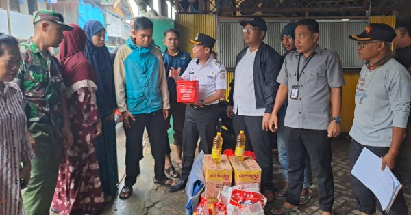 Camat Tallo Kunjungi Rumah Warga yang Rusak Akibat Angin Kencang