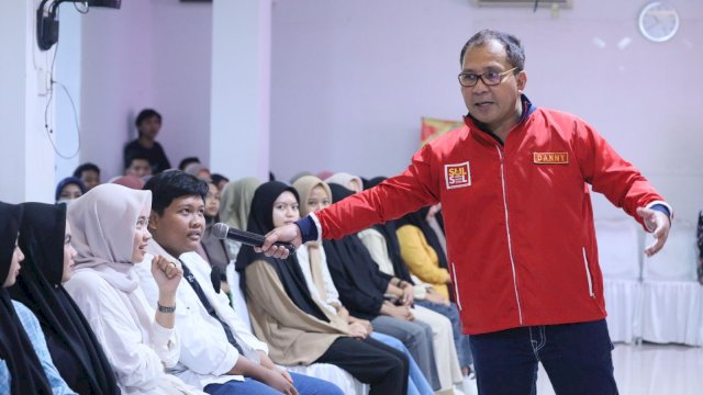 Wali Kota Makassar Moh Ramdhan Pomanto saat memberikan kuliah umum di Universitas Lamappapoleonro Soppeng, Sabtu, (18/2/2023).