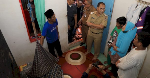 Sambangi Rumah Duka Korban Tenggelam, Danny Sampaikan Duka Mendalam