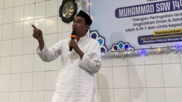 Ketua DPRD Makassar, Rudianto Lallo saat menghadiri peringatan Isra Mi'raj Nabi Besar Muhammad SAW 1444 Hijriah di Masjid Babul Falah, Kelurahan Buloa, Kecamatan Tallo.