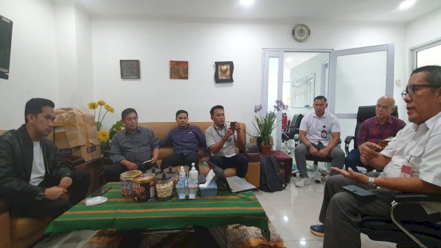 Rombongan Dispora Makassar, saat berkunjung ke Kemenpora RI dalam membahas Sports Eight (S8) sekaligus menyatakan Makassar siap jadi tuan rumah Portradnas 2023.