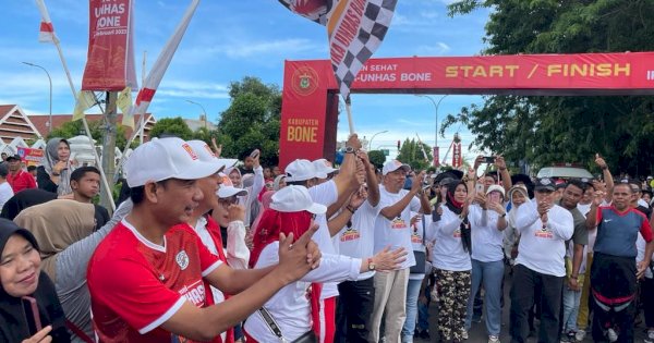 Rudianto Lallo-Danny Pomanto Jalan Sehat Bersama Ribuan Masyarakat Kabupaten Bone