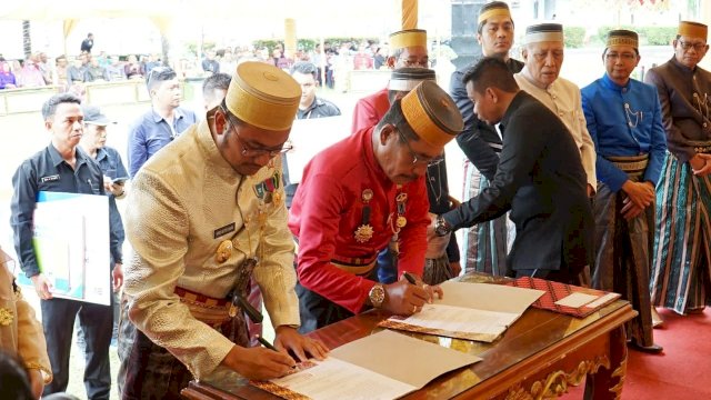 Kepala Kantor Wilayah Kementerian Hukum dan HAM Sulawesi Selatan, Liberti Sitinjak, turut menghadiri puncak peringatan Hari Jadi Sinjai (HJS) Ke-459 tahun 2023 yang dihelat di Rumah Jabatan Bupati, Senin (27/2/2023).