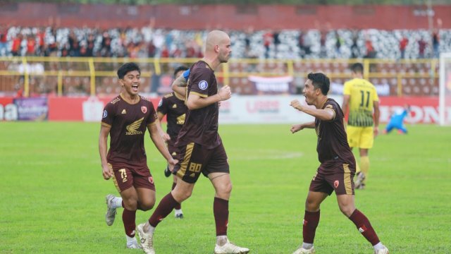 Selebrasi pemain PSM Makassar merayakan gol di laga menghadapi Barito Putera, di pekan 23 Liga 1 2022-2023, di Gelora BJ Habibie, Kota Parepare, Sulsel, Kamis (9/2/2023). (foto: Official PSM Makassar)