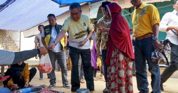 Taufan Pawe Disambut Antusias Pengunjung Pasar Wawondula Luwu Timur