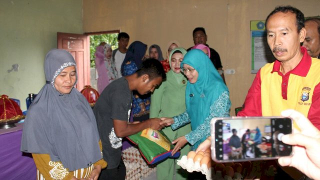 PKK Takalar Bersama Istri-istri Kepala Forkopimda Gelar Bakti Sosial