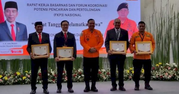 Andi Sudirman Raih Penghargaan SAR Awards dari Basarnas