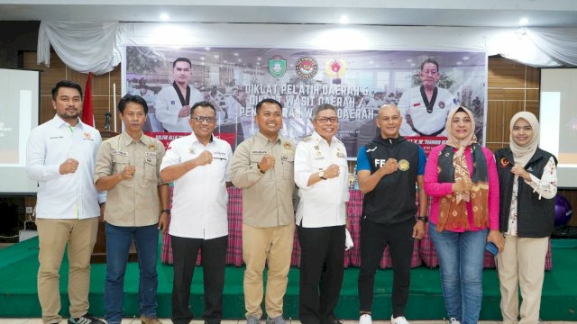 Wali Kota Parepare, Taufan Pawe (TP), membuka Penyegaran dan Diklat Pelatih Serta Wasit Taekwondo Indonesia (TI) Sulsel, di Hotel Bukit Kenari, Kota Parepare, Rabu (22/2/2023).