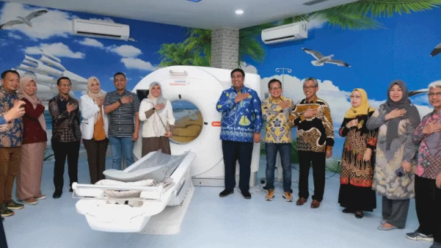 Rumah Sakit Umum Daerah (RSUD) dr La Palaoi Maros kini makin canggih. Salah satu alat penting, Computerized Tomographys Scanning (CT Scan) sudah ada di RSUD dr La Palaoi. Dengan hadirnya alat ini, pasien tak perlu lagi dirujuk ke rumah sakit di Makassar.