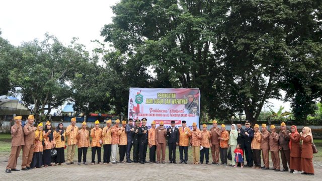 Pemerintah Daerah Kabupaten Takalar menggelar upacara mengenang dua pahlawan daerah, Tanggung Daeng Romo dan H Padjonga Dg Ngalle, di Lapangan Upacara Kantor Bupati Takalar, pada Selasa (28/2/2023).