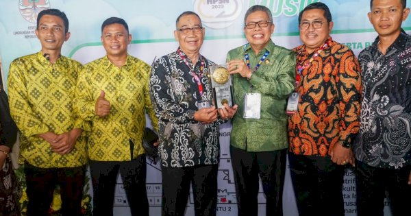 Wali Kota Parepare Taufan Pawe Terima Penghargaan Piala Adipura 2022