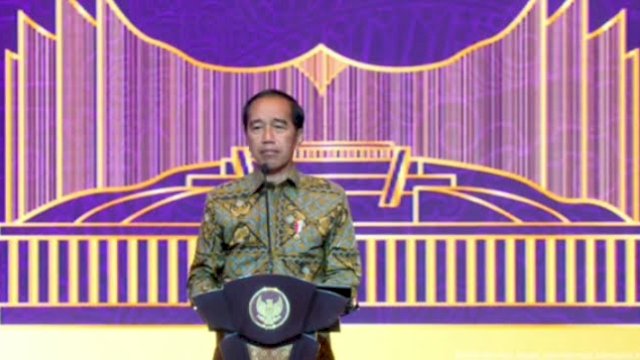Presiden Joko Widodo (Jokowi) pada pertemuan Industri Jasa Keuangan di Hotel Shangri-La, Jakarta Pusat, pada Senin (6/2/2023).