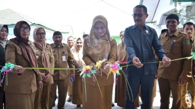 Peresmian Gedung Pelayanan Obstetri Neotanal Emergensi Dasar (PONED) Puskesmas Lara 1, Baebunta Selatan, Senin (6/2/2023).