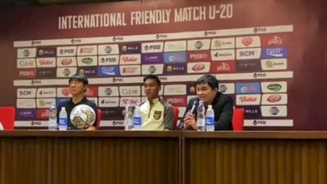 Pelatih Timnas Indonesia, Shin Tae-yong dalam sesi press converence usai melawan Timnas Fiji U-20 di laga persahabatan jelang Piala Asia U-20, di Stadion SUGBK, Jakarta, Jumat (17/2/2023). (foto: PSSI)