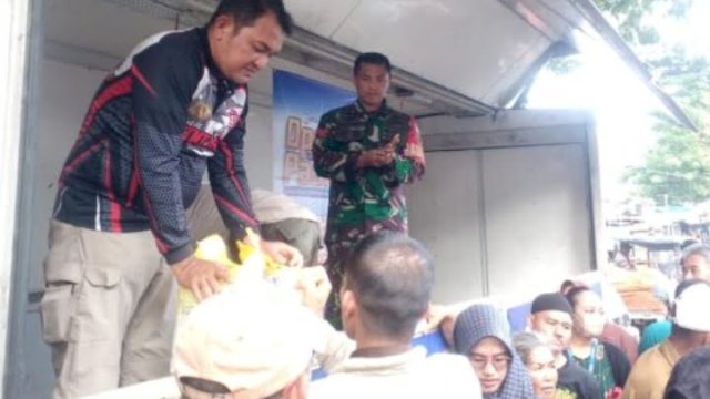 Disdag Makassar menggelar Operasi Pasar Murah di 5 Pasar tradisional di Makassar, Senin (20/2/2023).