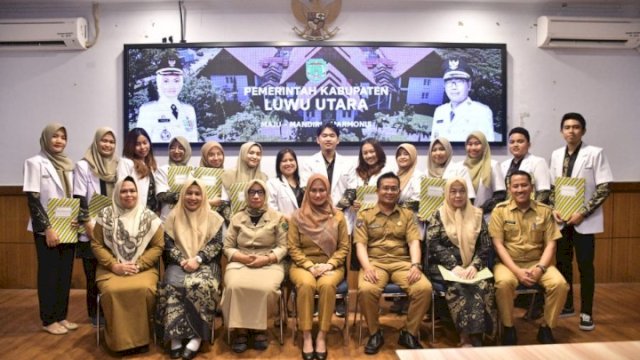  Bupati Luwu Utara, Indah Putri Indriani saat melepas 14 dokter internship yang selama setahun mengabdi di Kabupaten Luwu Utara di Ruang Command Center pada Selasa (21/2/2023) lalu. 