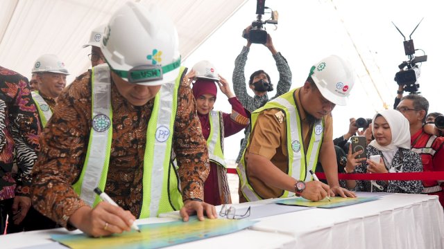 Gubernur Sulsel bersama Menkes di sela Grounbreaking RS OJK di CPI Makassar