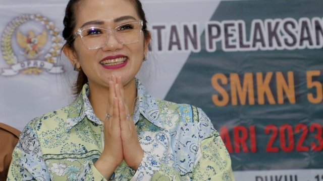 Anggota DPRD Sulsel Debbie Rusdin