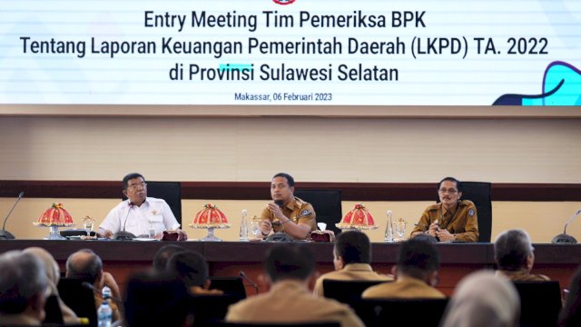 Gubernur Sulawesi Selatan membuka kegiatan Entry Meeting Tim Pemeriksa Badan Pemeriksa Keuangan (BPK) tentang Laporan Keuangan Pemerintah Daerah (LKPD) Tahun Anggaran 2022 di Kantor Gubernur Sulsel, Senin (6/2/2023).