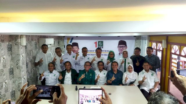 PKB Sulsel memperkenalkan kader barunya yang akan ikut pada kontestasi politik tahun 2024 mendatang, di Saunk Cafe and Resto, Jalan Topaz, Makassar, pada Kamis (9/2/2023).