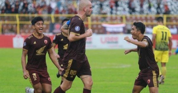 Gol Free Kick Pluim Buat PSM Makin Nyaman di Puncak Klasemen Liga 1