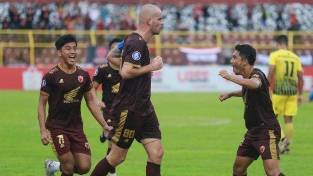 Gol Free Kick Pluim Buat PSM Makin Nyaman di Puncak Klasemen Liga 1