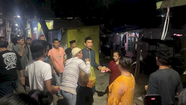 Ketua DPRD Rudianto Lallo Keliling Rumah Warga di Tidung Bagikan Makanan Sahur