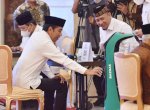 Presiden Jokowi Salurkan Zakat ke Baznas: Serahkan ke Orang yang Tepat!