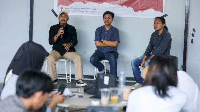 Pemuda Mahasiswa Nusantara (PMN) Sulawesi Selatan (Sulsel) membuka ruang diskusi bertajuk 'Peran Pemuda dalam Upaya Memajukan Desa ke Arah yang Lebih Baik' di salah satu kafe di Gunung Sari, Kecamatan Rappocini, Kota Makassar, Sulsel, Jumat (3/3/2023).