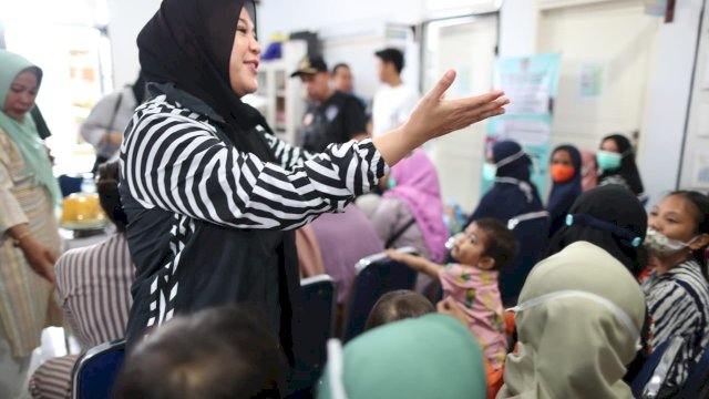 Wakil Wali Kota Makassar, Fatmawati Rusdi saat melaksanakan Grebek Stunting dengan berkunjungi di dua Puskesmas di Kota Makassar, Sabtu (4/03/2023).