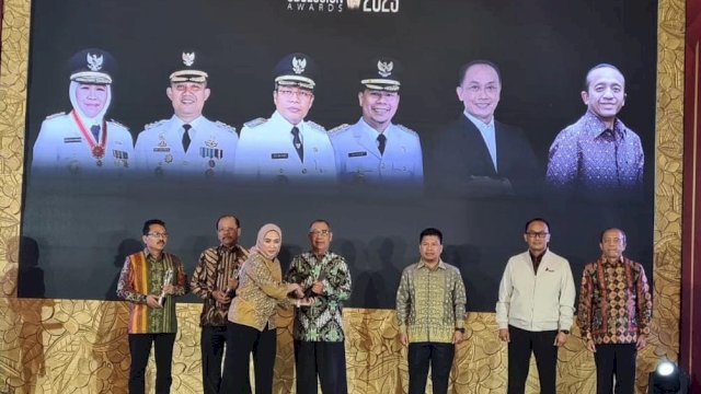 Obsession Media Group (OMG) di Jakarta memberikan pengharagaan kepada kepala daerah terbaik. Ada 4 kepala daerah terbaik, salah satunya dari Sulawesi Selatan, Taufan Pawe (Wali Kota Parepare).