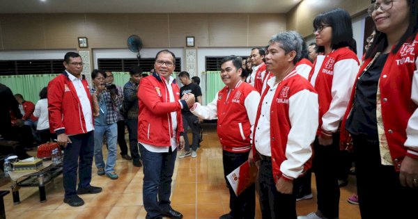 Danny Pomanto Kukuhkan Zadrak Tombeg Jadi Ketua IKA Unhas Toraja