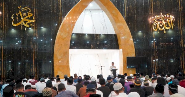 Taufan Pawe Buka Safari Ramadan di Masjid Terapung BJ Habibie