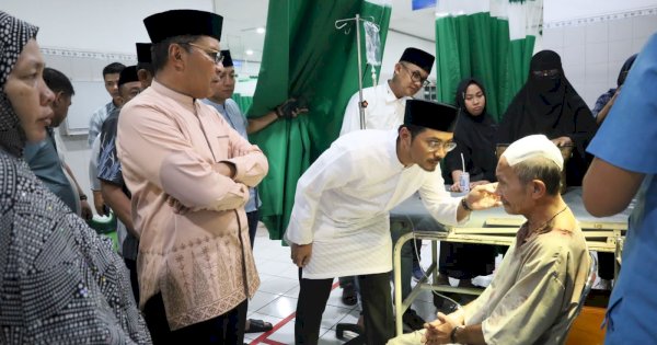 dr Udin Ikut Bantu Tangani Korban Reruntuhan Kubah Masjid Ittifaqul di RS  