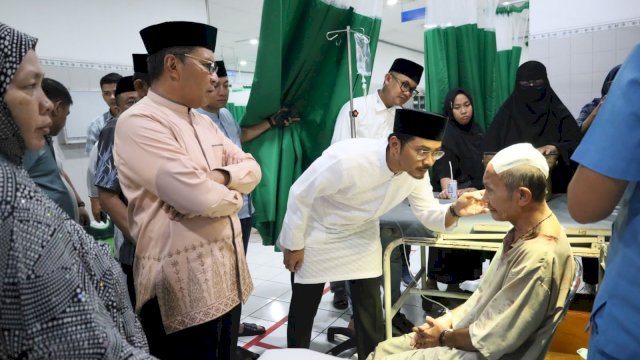 dr Udin Ikut Bantu Tangani Korban Reruntuhan Kubah Masjid Ittifaqul di RS  