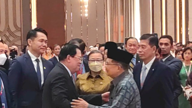 Ketua DMI Pusat Jusuf Kalla saat kunjungannya ke Phnom Penh, Kamboja untuk menghadiri undangan buka puasa bersama warga muslim Kamboja