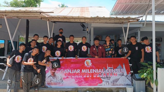 Ganjar Milenial Center (GMC) cabang Kabupaten Sinjai mengadakan Pelatihan Barista bersama muda-mudi di Cafe Seduh Hasta, Kabupaten Sinjai, Sulawesi Selatan, Selasa (28/3/2023). 