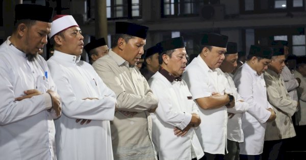 Salat Tarawih Berjamaah di Balai Kota, Danny: Mari Kita Isi dengan Amalia Ramadan