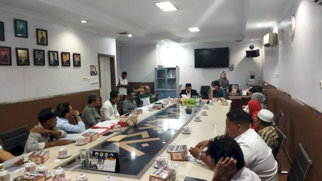 Komisi A menggelar RDP perihal sertifikat HGB yang ada di Jalan Batua Raya, pada Rabu (1/3/2023). 