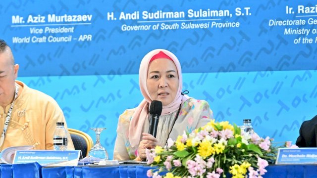 Plt Kepala Dinas Komunikasi, Informatika, Statistik, dan Persandian Sulsel, Sukarniaty Kondolele saat menjadi salah satu narasumber dalam Seminar pada Inacraft 2023 di Merak Room, JCC, Kamis (2/3/2023).